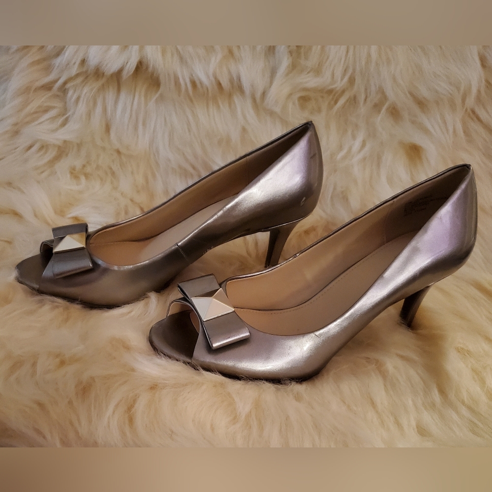 Liz Claiborne Metallic Peep-toe Pumps sz 8.5
